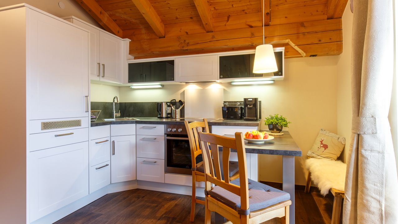 Küche und Essplatz Fewo Rauschberg Küche und Essplatz Fewo Rauschberg